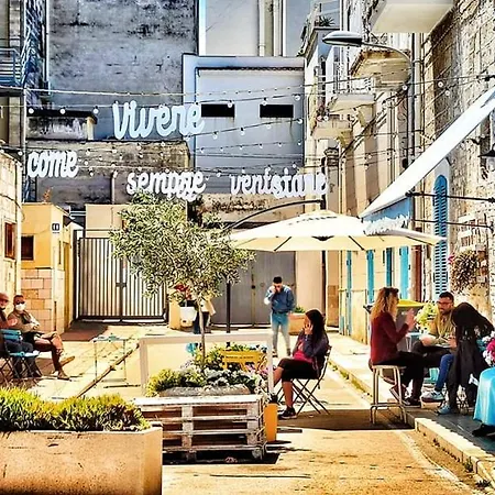 Via Genova 31 شقة