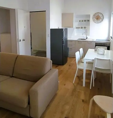 Via Genova 31 شقة *