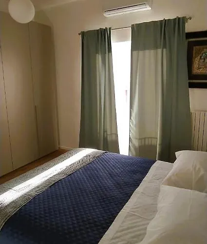 Via Genova 31 * باري