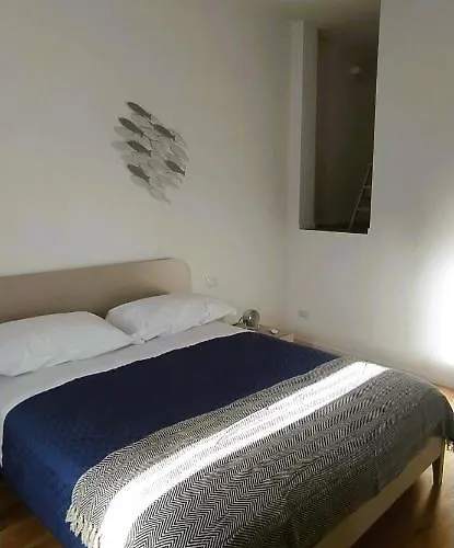 Via Genova 31 شقة