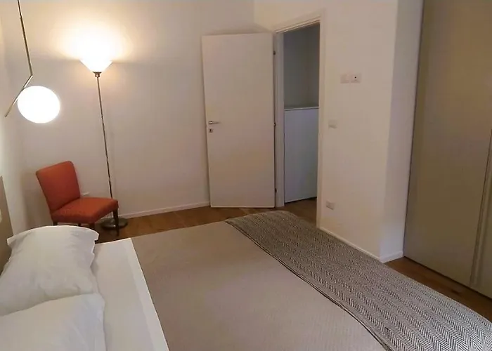 Via Genova 31 شقة